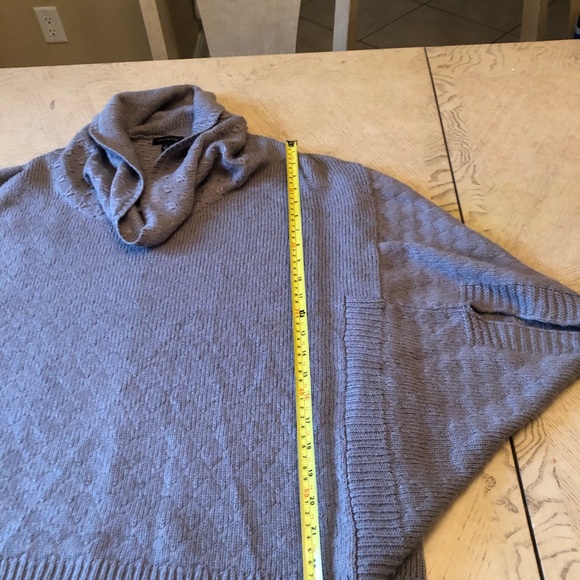 The Limited Armed Poncho Size Large - Picture 8 of 8